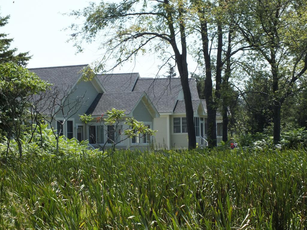 Sandbanks Summer Village Cottages Cherry Valley ภายนอก รูปภาพ