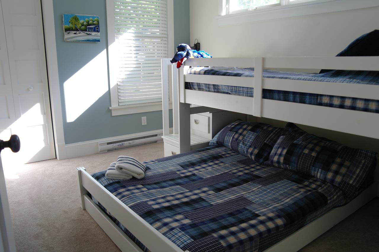Sandbanks Summer Village Cottages Cherry Valley ภายนอก รูปภาพ